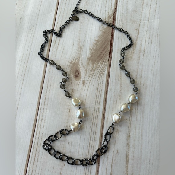 White House Black Market faux pearl necklace - Picture 2 of 4